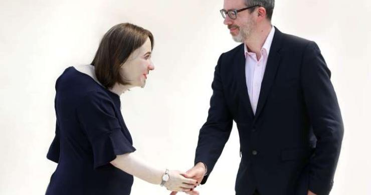 Horas delante del ordenador y vida sedentaria: así será el cuerpo de un empleado en 20 años