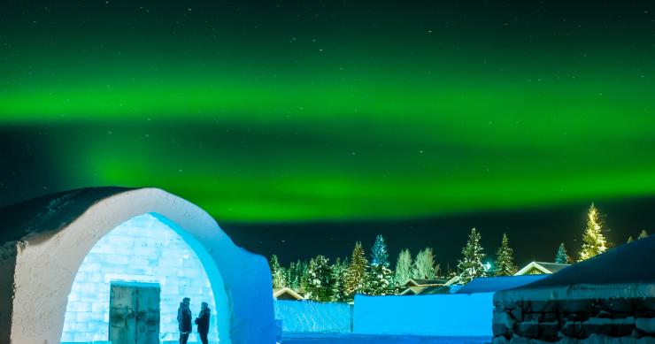 Un increíble hotel de hielo para disfrutar de la aurora boreal... que se reconstruye cada año