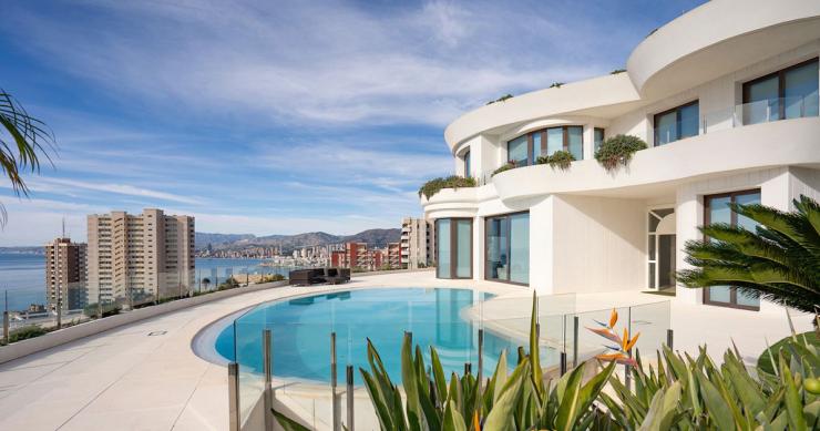 Vistas panorámicas del Mediterráneo y de la Costa Blanca: así es esta exclusiva villa de Benidorm