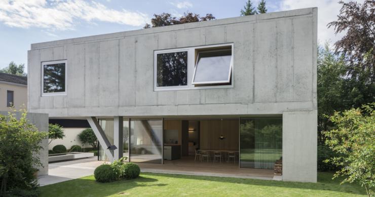 Esta casa que parece inacabada esconde un impresionante diseño interior 