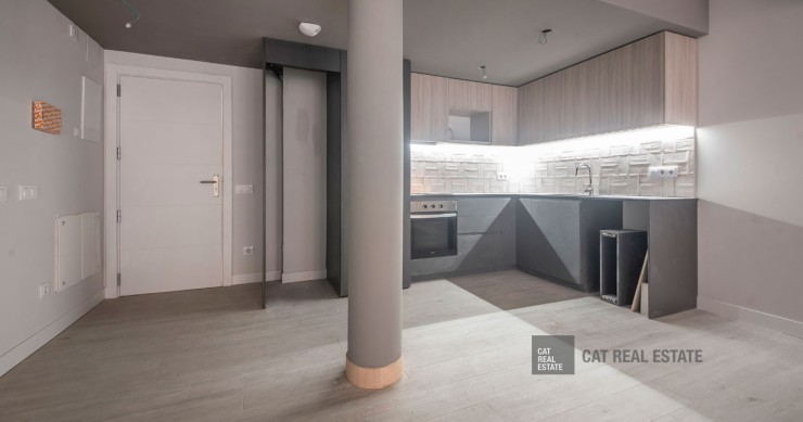 Uro Property, casero del Santander, transforma un local comercial en 8 viviendas en Barcelona