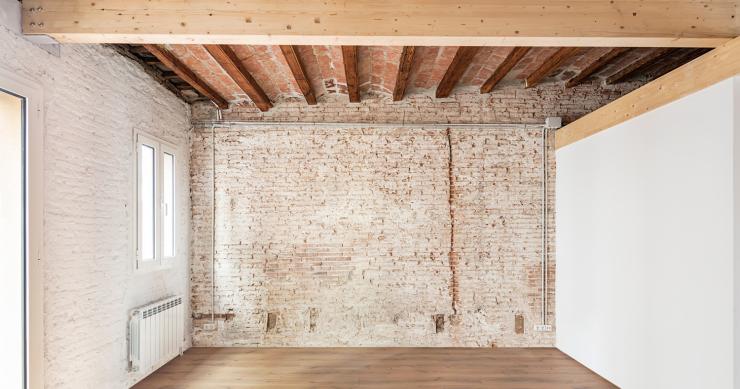 Este ático ha sido reformado con mucho estilo en una de las zonas más populares de Barcelona