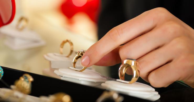 Si compraste oro o ropa usada a particulares antes de 2019, no deberías pagar ITP