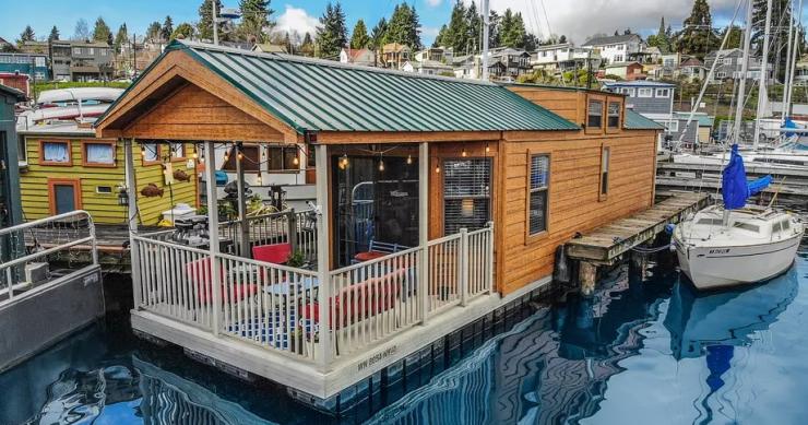 Una cabaña de ensueño flotando sobre el agua en Seattle