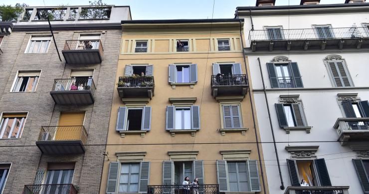 Cómo deben actuar los vecinos en sus edificios o urbanizaciones para evitar el coronavirus