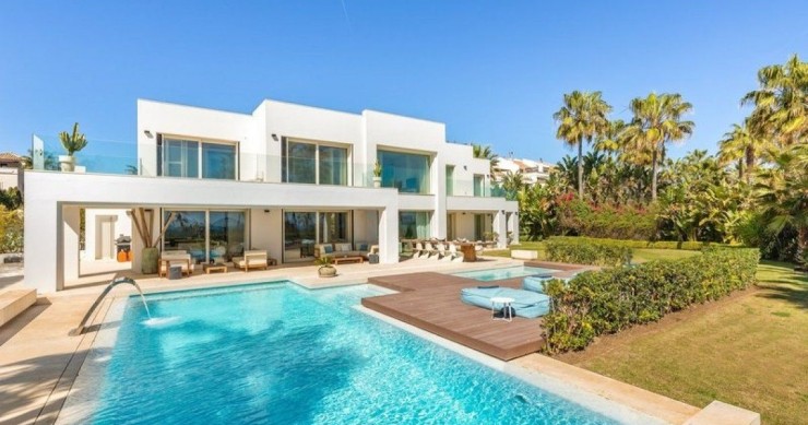Questa lussuosa villa di lusso con vista al mare è in vendita a Marbella