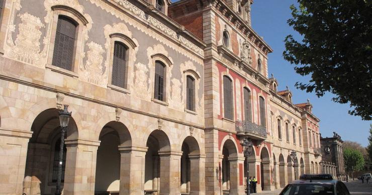 Aprobada en el Parlamento catalán la ley que avala la ocupación ilegal