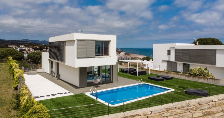 This modern design villa is for sale close to Barcelona