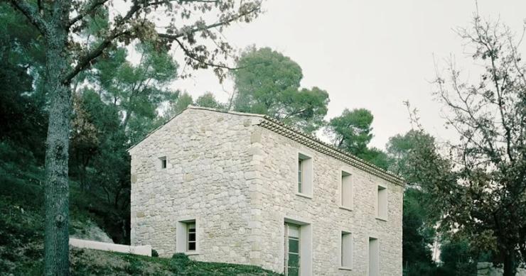 Una bonita casa de campo levantada en una granja abandonada al sur de Francia