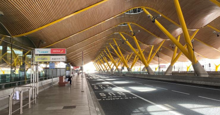 Empresarios madrileños reclaman que los aeropuertos realicen test rápidos a los turistas para evitar 14 días de cuarentena