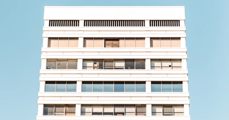 Cataluña deja en ‘stand by’ la venta de viviendas de bancos y fondos