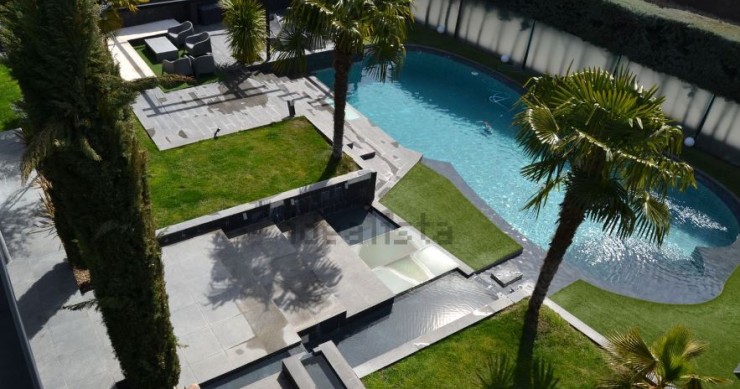 La incertidumbre por cómo será el verano con el covid-19 aumenta el interés por las casas con piscina