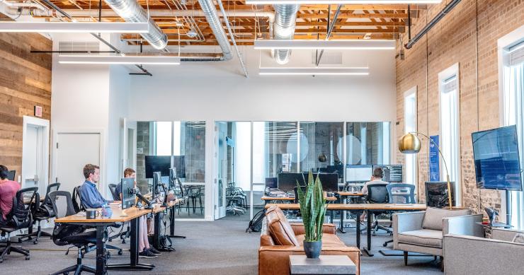 Arquitectos y agentes inmobiliarios resumen cómo va a cambiar el trabajo en la oficina por el covid-19