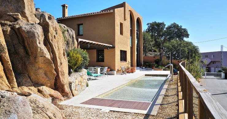 El confinamiento aumenta el interés por la compra de chalets y pisos grandes con piscina y jardín