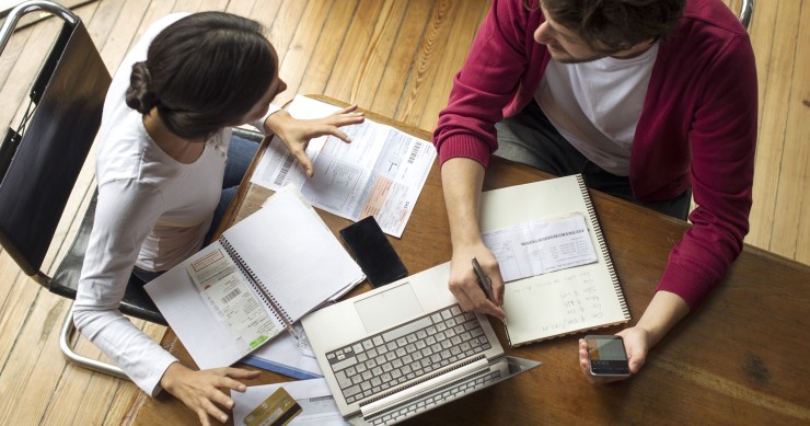 Imagen del día: el esfuerzo salarial de propietarios e inquilinos en Europa por pagar su casa