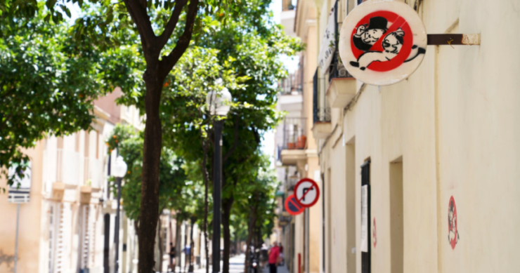 Colau compra en plena crisis del coronavirus: un millón por ocho casas en Sant Andreu