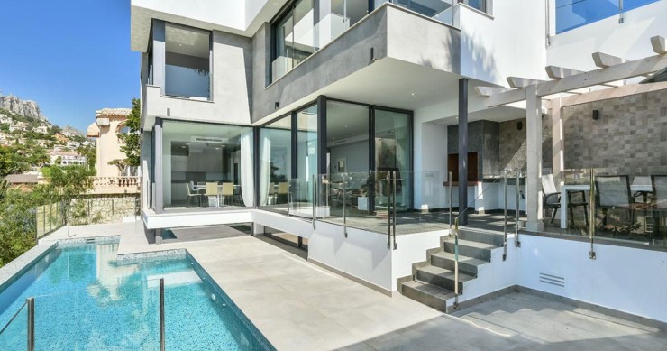 Cette villa moderne est à vendre à Calpe
