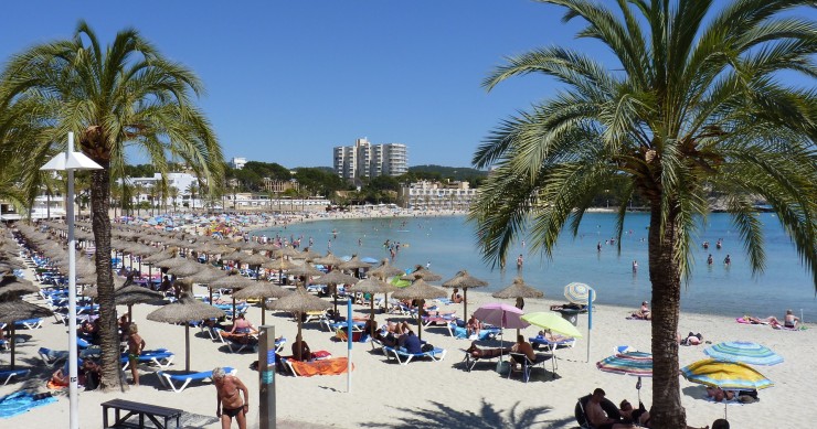 Am Strand auf Mallorca gilt nach wie vor keine Maskenpflicht / Pixabay
