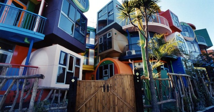 Un complejo de apartamentos que parecen de juguete, pero son de diseño