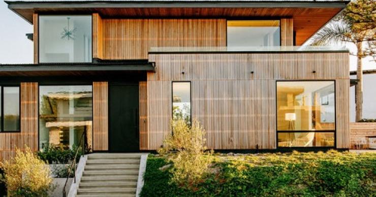 Una magnífica vivienda construida en cedro para disfrutar a lo grande de la playa californiana