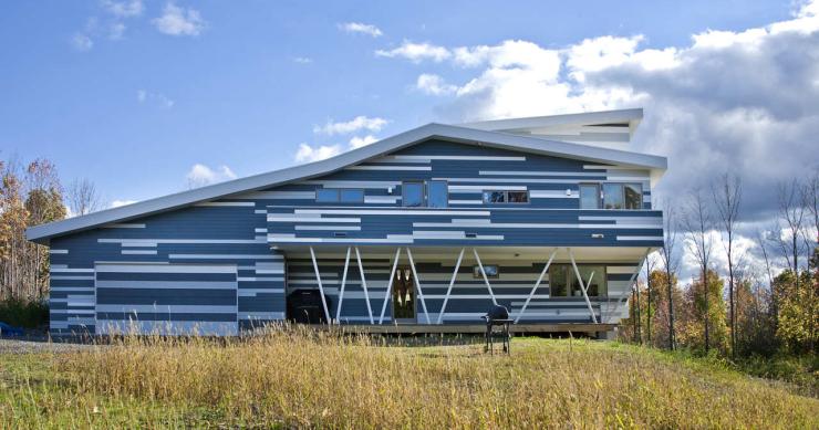 Una enorme vivienda que consigue bajo consumo y máxima eficiencia energética