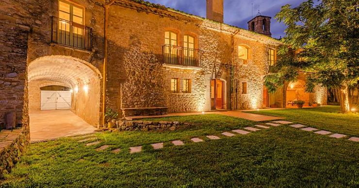 Una preciosa casa solariega para pasar lo que queda de verano en un pequeño pueblo de Gerona