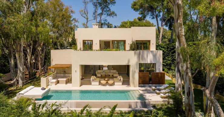 Această frumoasă vilă este de vânzare în Marbella