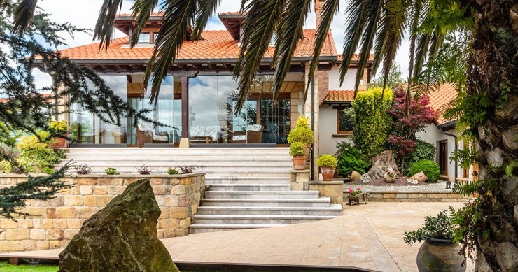 Cette belle villa est à vendre en Cantabrie
