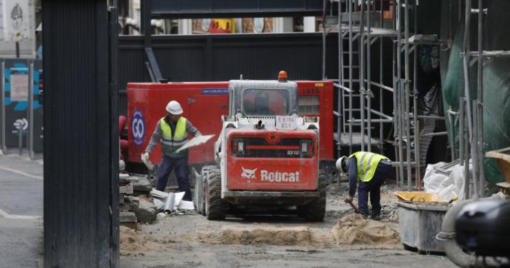 La demanda de obreros, soldadores y carpinteros se dispara ante la falta de mano de obra cualificada