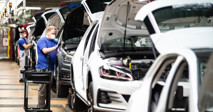 Los rebrotes empeoran la previsión de Funcas: El PIB caerá hasta el 13%