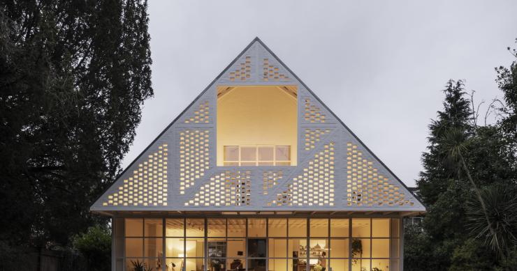 Innovación y creatividad en esta fantástica vivienda de estilo neotudor a las afueras de Londres