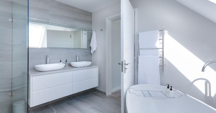 Las soluciones (y los precios) para acabar con las humedades en el baño 