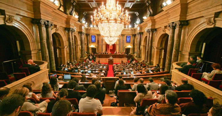 ASVAL: el Parlament puede aprobar una ley inconstitucional que violára los derechos de los propietarios