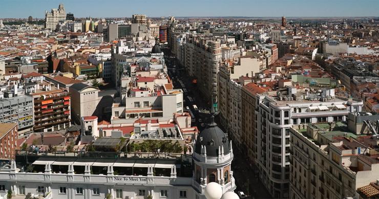 Madrid ejecuta una bajada del IBI y otros impuestos que ahorrará 107 millones a familias y empresas