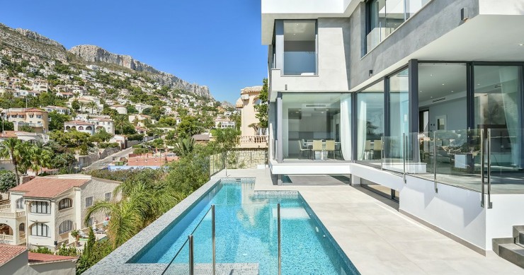 Cette belle villa est à vendre à Alicante