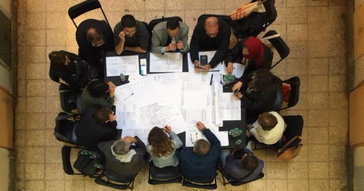 Grabar una reunión de propietarios es legal… pero con un acuerdo firmado previamente