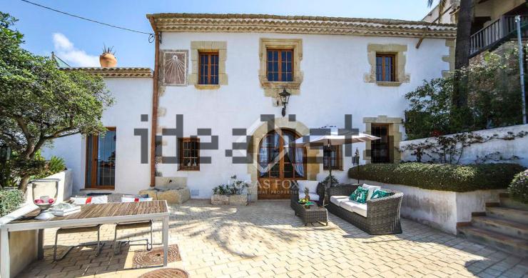 Una remodelación con estilo de una típica casa de pueblo del siglo XVI en Tarragona