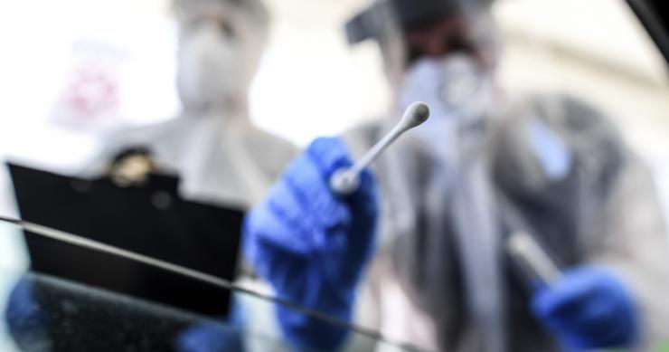 Los analistas enfrían el optimismo de las vacunas contra el covid-19: la crisis tardará en tocar fin