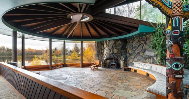 La única casa del arquitecto John Lautner en Alaska sale a la venta por un millón de euros