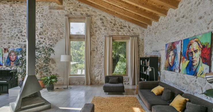 Dieses Landhaus mit modernem Innendesign in der Provinz Segovia steht zum Verkauf