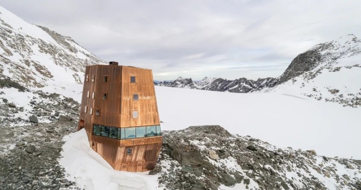 Un espectacular refugio de montaña prefabricado en los Alpes italianos