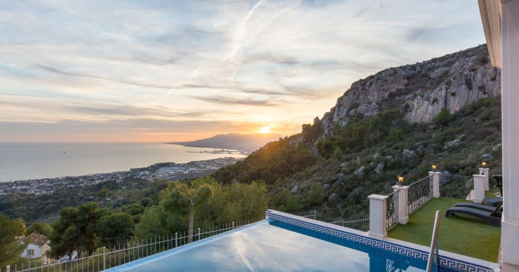 Această vilă uimitoare este de vânzare pe Costa del Sol