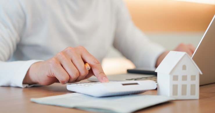 La falta de ahorros y la inestabilidad laboral impiden a los jóvenes acceder a una vivienda, según Aedas