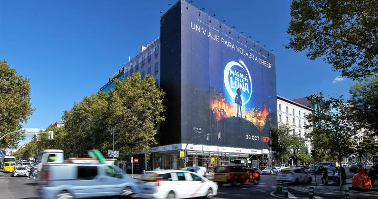 Lonas publicitarias en edificios en obras: para qué sirven, qué se necesita y quién gana