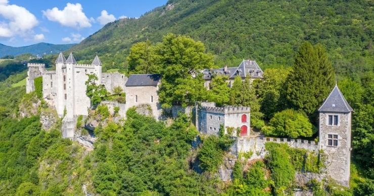De fortaleza del siglo IX a castillo privado: así es esta imponente propiedad francesa