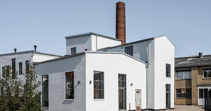 Una antigua fábrica de Dinamarca se convierte en modernos pisos gracias a la construcción modular