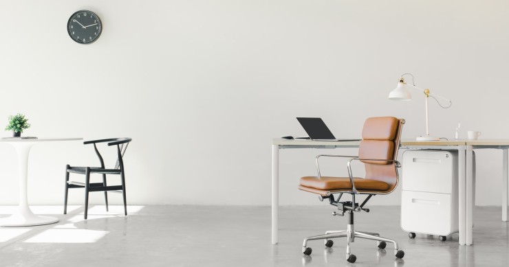 La oficina del futuro, con el empleado en el centro y un sistema mixto de teletrabajo y presencial