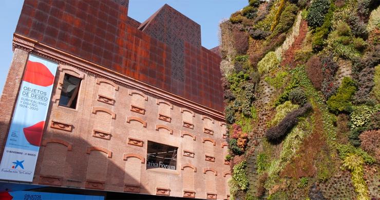 Así es por dentro y por fuera CaixaForum, un icono del arte en el corazón cultural de Madrid