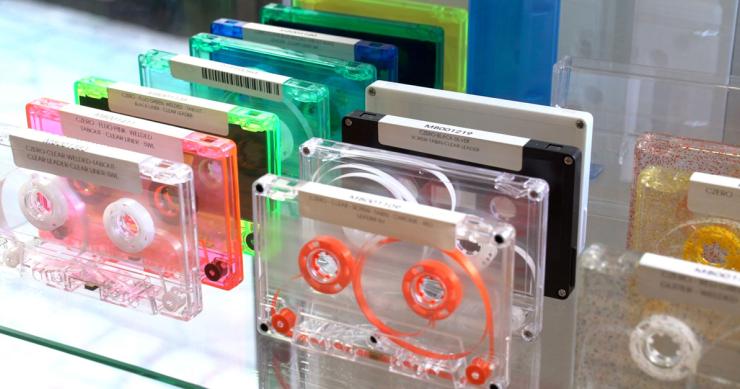 Así es la única fábrica de cassettes de España: abrió en plena pandemia en el centro de Madrid