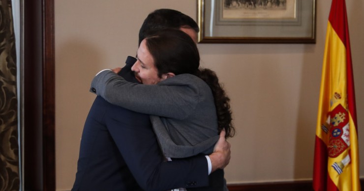 Pedro Sánchez i Pablo Iglesias durant l'acord de coalició de govern el 2019 / Gtres